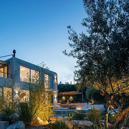 Heniochos Villa *